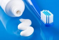 教你用牙膏解决生活中的小事（教你用牙膏解决生活中的小事情）