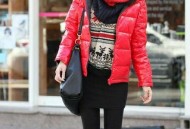 羽绒服清洗避免白色皂渍 洗后有白色皂渍怎么办（羽绒服自己洗完有皂渍）