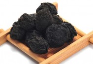 黑色食物可以补肾 常吃黑米补肾养身延缓衰老（吃黑米补肾吗?）