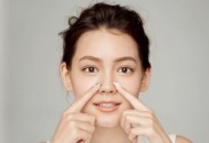 令人讨厌的草莓鼻难处理 教你几招有效祛除黑头（草莓鼻怎么去黑头）