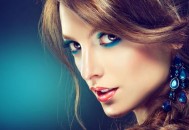 双色眼影撞出的美妆火花（双色眼影撞出的美妆火花怎么去除）