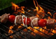 吃烧烤有哪些危害 夏季吃烧烤注意事项 怎么吃烧烤才健康（吃烧烤的十大危害）