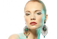 自测皮肤色调 教你如何选择彩妆产品（自测皮肤色号）