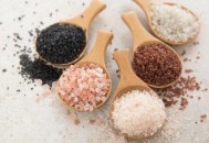 盐吃多了易衰老 注意食物的烹调方法减盐不减咸（盐吃多了怎么调节）