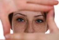 易长斑的坏习惯大揭秘 教你祛斑妙招让脸蛋净白如初（易长斑的皮肤怎么护理）