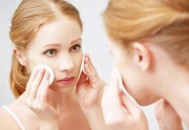 警惕卸妆误区卸妆的正确示范 日常快速卸妆的方法（卸妆最快的方法）