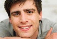 造成男人皮肤问题的原因有哪些？（造成男人皮肤问题的原因有哪些呢）