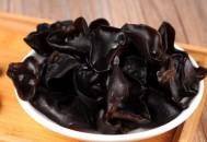 冬季吃哪些食物可以御寒保暖（冬季吃哪些食物可以御寒保暖呢）