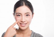 美妆小窍门：不要过度修眉（修眉的时候怎样不伤皮肤）