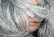 白发是否可以拔 学会这些有效缓解白发生长（白发到底能不能拔）