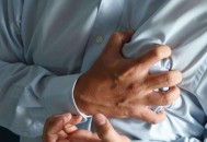 引起胃酸倒流的原因有哪些（引起胃酸倒流的原因有哪些症状）