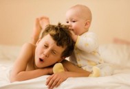 7个月宝宝吃奶量多少算正常（7个月宝宝吃奶量多少算正常的）