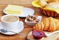 起床就吃早餐 盘点吃早餐的误区（起床了吃早餐）