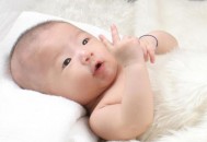 给宝宝穿牛仔裤的注意事项（给宝宝穿牛仔裤的注意事项有哪些）