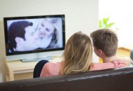 常看电视小心患皮肤病！（常看电视小心患皮肤病怎么办）