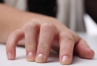 手指发麻可能与身体大病有关 尤其是上半身疾病（手指发麻会引起什么病）