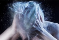 头屑很严重满头都是 正确洗护勤做头皮按摩缓解头屑（头部去头皮屑按摩视频）