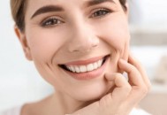 若想美白先要滋润 肌肤缺水肤质会变得粗糙（脸部缺水使用美白产品会怎么样?）