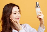 爽肤水的十大经典用法 爽肤水用手拍还是用化妆棉擦（爽肤水是用手拍还是用化妆棉）