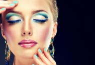 赖床美女5分钟打造完美上班妆（上班赖床图片）