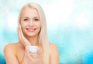 6大皮肤缺水症状你是否中招了 皮肤快速补水方法揭秘（皮肤缺水怎么办 五个妙招让你快速补水）