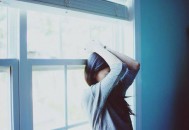 油腻腻的窗户巧清洁-如何擦干净油腻腻的窗户玻璃（怎么清洗有油的窗户）