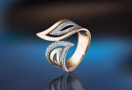 戒指卡住手了怎么办呢？（戒指卡住手了怎么办呢图片）