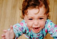 小儿口吃应该如何矫正（小儿口吃怎么矫正）