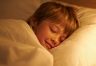 裸睡的八大好处 裸睡居然可以减肥（裸睡真的有利于减肥吗）