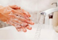 手掌皮肤粗糙影响美观 缓解起皮避免接触刺激性物质（手掌皮肤粗糙经常脱皮怎么办）