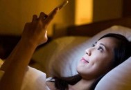 长期熬夜玩手机 当心8大危害（长期熬夜玩手机 当心8大危害图片）