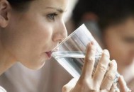 身体缺水的表现有哪些（身体缺水的表现有哪些症状）