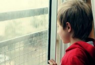 孩子患上孤独症怎么办？（孩子患上孤独症怎么办呢）