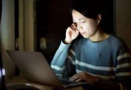 如何降低熬夜对身体的伤害（怎么降低熬夜对身体的伤害）