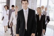 如何选择西服？男人选择西服的几要素（男士应该怎样选择西服）