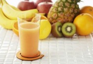 如何清洗水果汁？水果汁弄身上了怎么洗（水果汁液怎么洗掉）