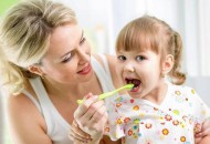 孩子牙齿黄的原因与解决办法（孩子牙齿黄的原因与解决办法图片）