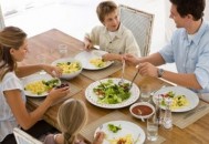 大吃大喝会增加胃部压力！（大吃大喝会增加胃部压力吗）