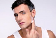 男士美肤要做到早睡早起 男性皮肤护理六大事项（男士早晨护肤步骤）