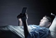 熬夜不仅皮肤干燥长青春痘 小心影响你的生育能力（熬夜长青春痘吗）