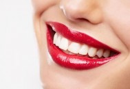 花生碎变牙膏？帮你黄牙变白牙！（花生碎可以美白牙齿吗）