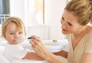 10个月宝宝吃奶量多少算正常（10个月宝宝吃奶量多少算正常的）