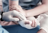 磕磕碰碰划伤皮肤 外伤用药使用注意事项（磕碰外伤用啥药）