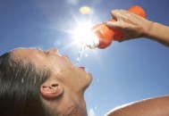 夏季补水计划 夏季喝饮料补水有讲究（饮料补水吗）