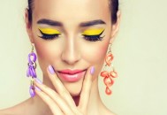 简易化妆小贴士 一秒钟变身化妆师（简易化妆视频）