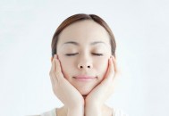 脸上过敏发红发痒怎么办（脸上过敏发红发痒怎么办最有效）