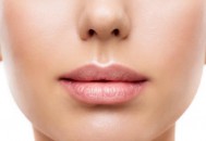 嘴巴周围发黑的饮食调理 唇毛过多的去除方法（嘴唇周围黑毛怎么办）
