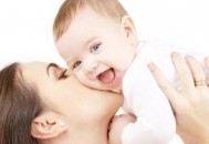 嚼饭喂孩子的危害有哪些（嚼饭喂孩子的危害有哪些呢）