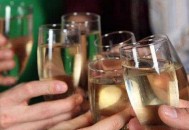 揭秘许多人都信以为真的饮酒误区（揭秘许多人都信以为真的饮酒误区是什么）