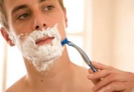 男人刮胡子的工具 正确去除胡子方法 刮胡子注意事项（男人刮胡子视频教程）